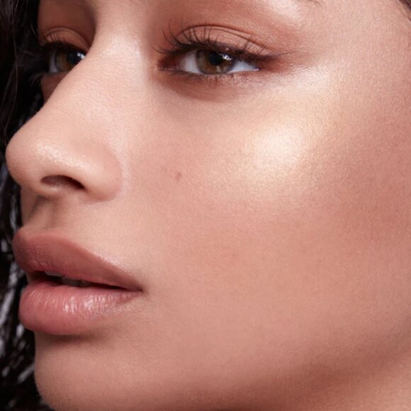 Em Cosmetics Moonbeam Cushion Highlighter | Divinity | NEW MAKEUP - Picture 5 of 6